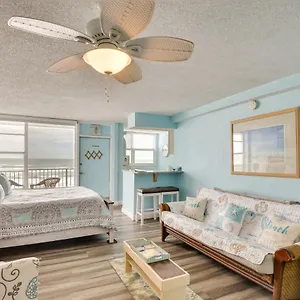 Apartment Updated Daytona Oceanfront Studio!, Daytona Beach